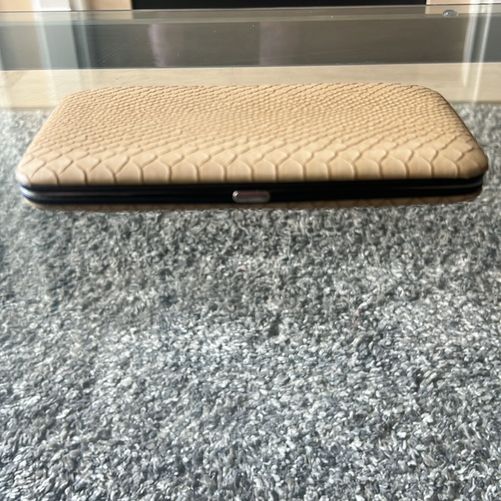 Nwt Beige Python Snakeskin Embossed Clasp Cluth - image 5